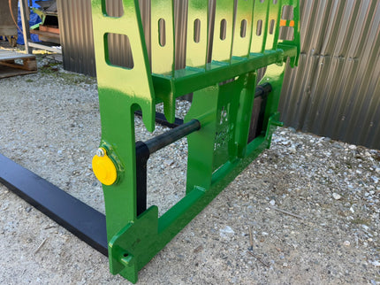 PALLET FORKS - Roll pin Type - Tractors 20-60hp